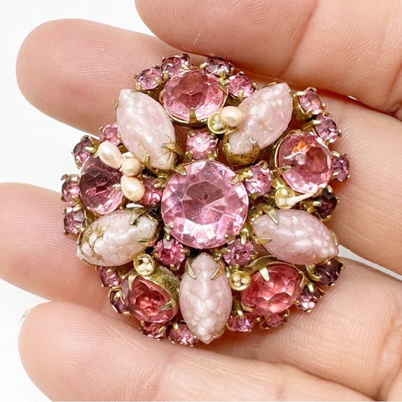 Beautifully Rose Quartz Pink Rhinestone Brooch Pin - Picture 2 of 10